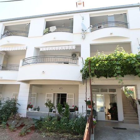 Dinka Guesthouse Макарска Экстерьер фото