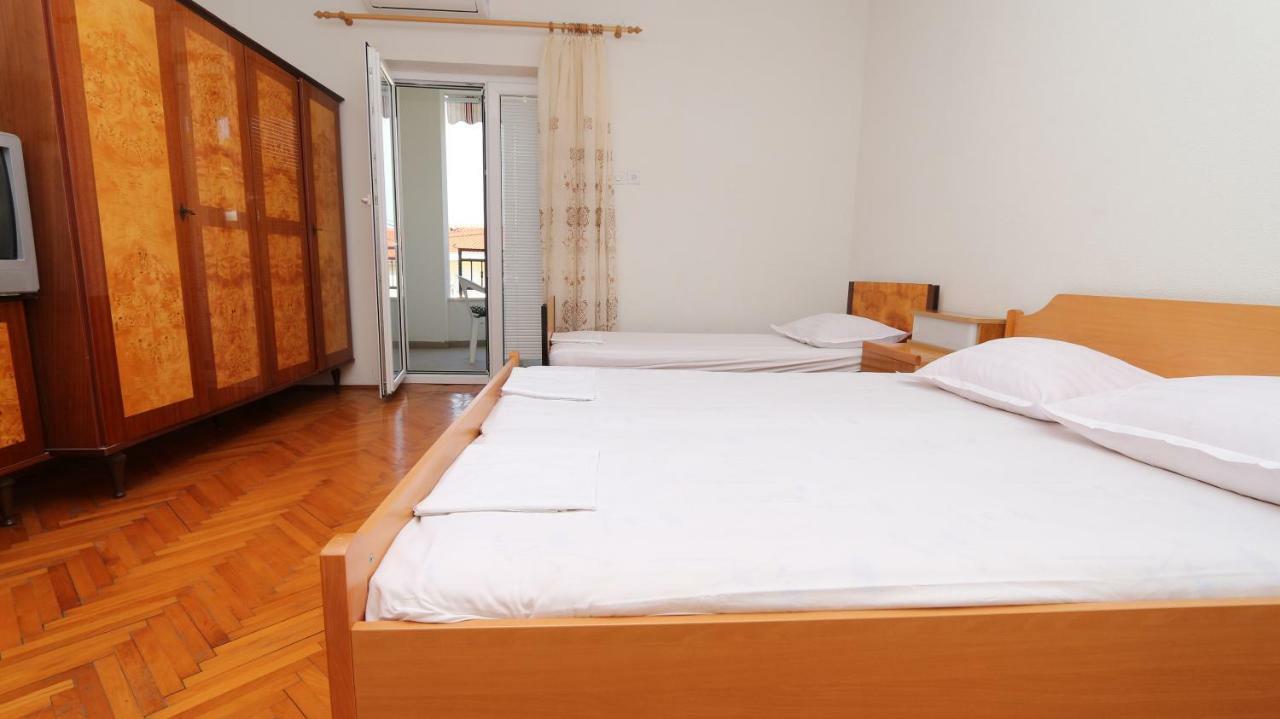 Dinka Guesthouse Макарска Экстерьер фото