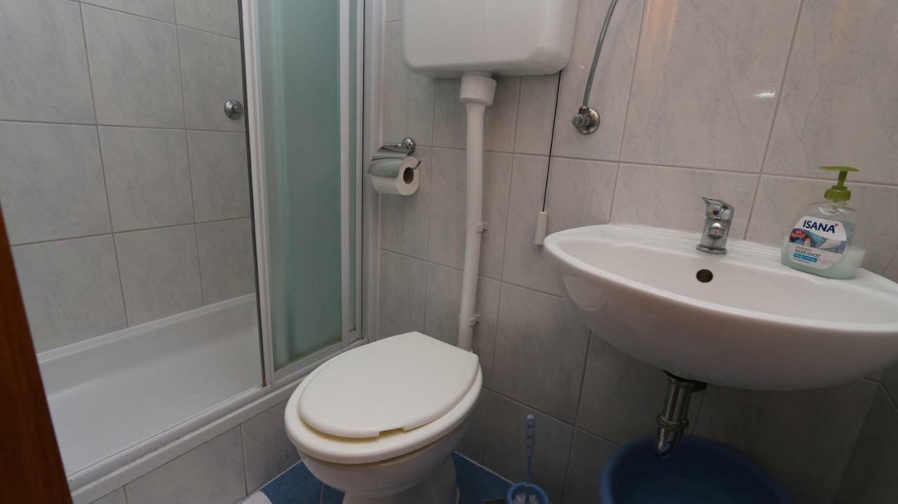 Dinka Guesthouse Макарска Экстерьер фото