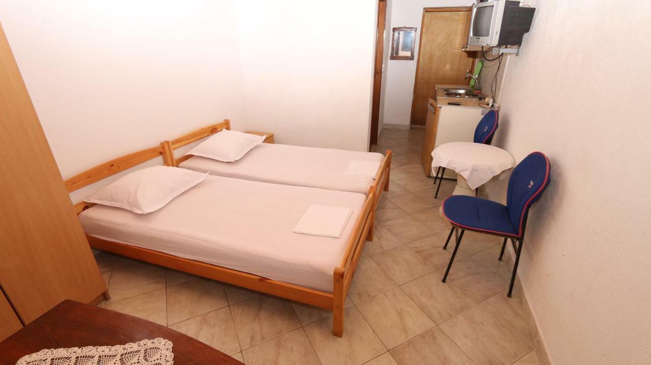 Dinka Guesthouse Макарска Экстерьер фото