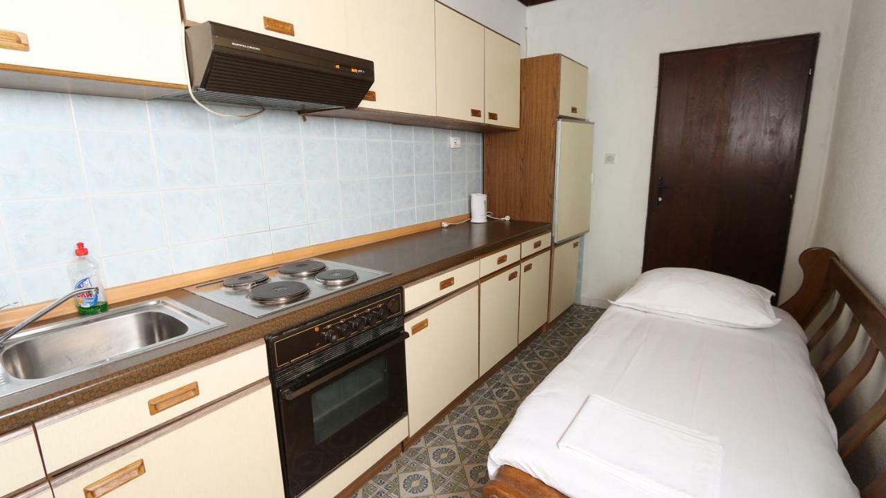 Dinka Guesthouse Макарска Экстерьер фото