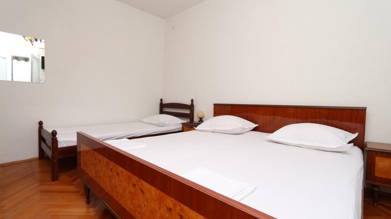 Dinka Guesthouse Макарска Экстерьер фото